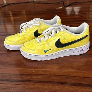 Used 3x Big kids Nike Air Force 1 size 5.5 women size 7. No box